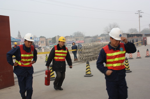 安慶港華燃氣模擬CNG加氣站燃氣泄漏，開展應(yīng)急演練