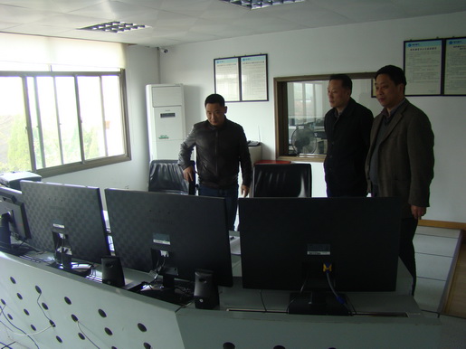 公司黨委書(shū)記、董事長(zhǎng)何族興到一線部門調(diào)研